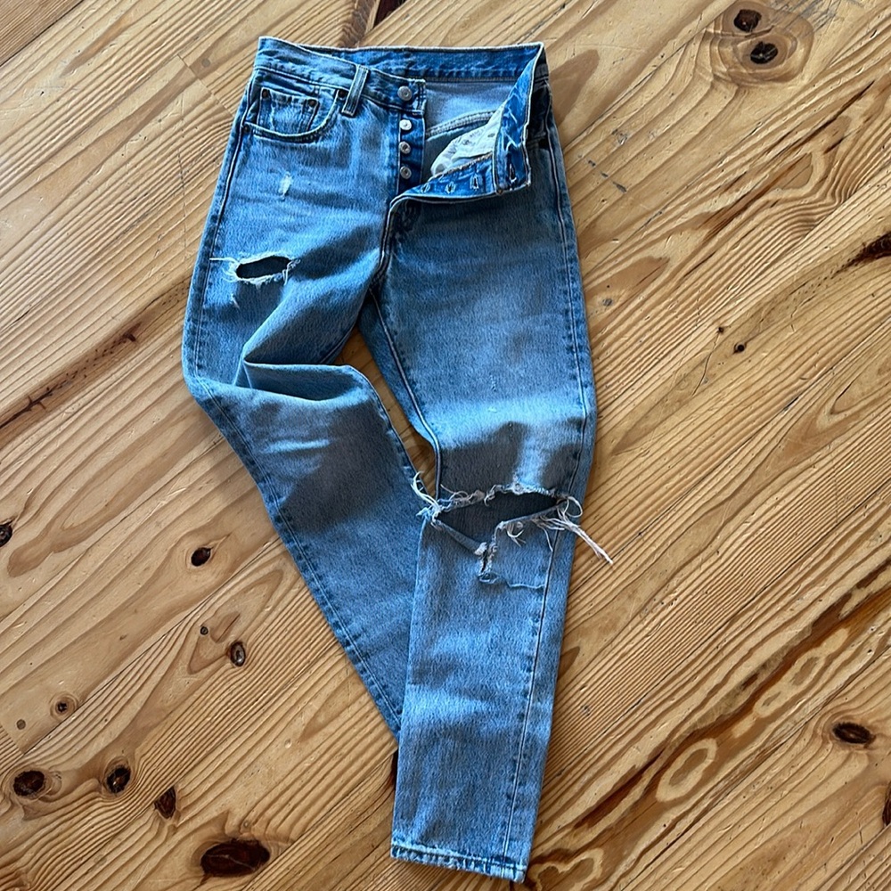 Levi’s Premium 501 S Skinny – W24 L28 – Distressed Button Fly – Light Wash